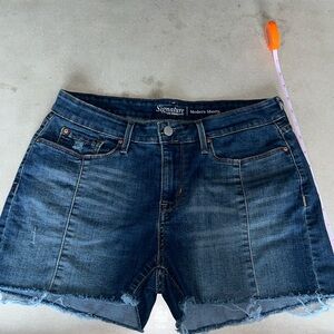 Levi’s dark wash cut off denim Shorts stretch | size 10